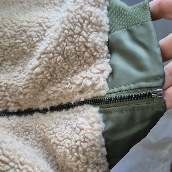 NWT Forever 21 Faux Shearling Bomber Jacket Reversible Sz XS - Picture 14 of 16